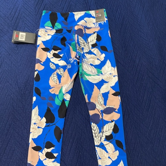 🌸New Balance high rise/crop - Picture 7 of 8